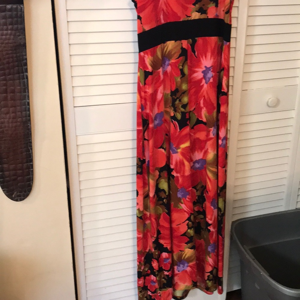 Beautiful Floral Maxi Dress - Picture 5 of 8